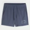 Grafische Active-Shorts in mittlerer Länge