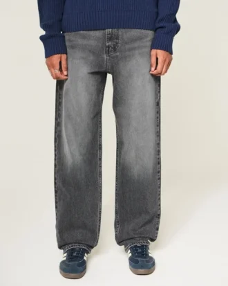 Graue Baggy-Jeans mit Herz-Grafik