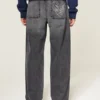 Graue Baggy-Jeans mit Herz-Grafik