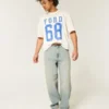 Hellblaue Baggy-Jeans mit gesticktem Würfel-Motiv