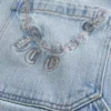 Hellblaue, bestickte Skater-Baggy-Jeans mit Gesäßtasche