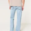 Hellblaue Bootcut-Jeans