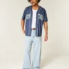 Hellblaue New York Graphic Super Baggy Jeans