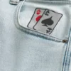 Hellblaue Skater-Baggy-Jeans mit Spielkartengrafik