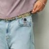 Hellblaue Super-Baggy-Jeans mit Astronauten-Grafik