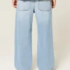 Hellblaue Super-Baggy-Jeans mit Astronauten-Grafik