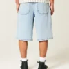 Hellblaue, superweite Jeansshorts