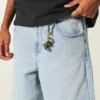 Hellblaue, verzierte Super-Baggy-Jeansshorts