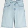 Hellblaue, verzierte Super-Baggy-Jeansshorts