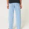 Helle, locker sitzende Jeans