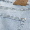 Helle, locker sitzende Jeans