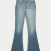 Hoch geschnittene Flare-Jeans in mittlerer Waschung