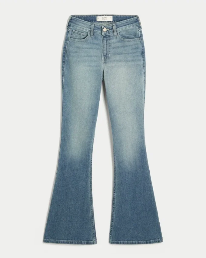 Hoch geschnittene Flare-Jeans in mittlerer Waschung