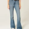 Hoch geschnittene Flare-Jeans in mittlerer Waschung