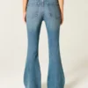 Hoch geschnittene Flare-Jeans in mittlerer Waschung