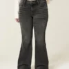 Hoch geschnittene, gewaschene schwarze Flare-Jeans