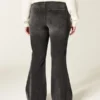 Hoch geschnittene, gewaschene schwarze Flare-Jeans