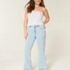 Hoch geschnittene, hell gewaschene Flare-Jeans mit Herzstickerei