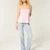 Hoch geschnittene, hell gewaschene Straight-Jeans