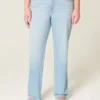 Hoch geschnittene, hell gewaschene Straight-Jeans