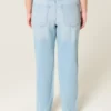 Hoch geschnittene, hell gewaschene Straight-Jeans