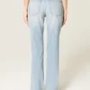 Hoch geschnittene, hell gewaschene Straight-Jeans