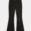 Hoch geschnittene schwarze Flare-Jeans