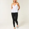 Hoch geschnittene schwarze Jeans-Leggings
