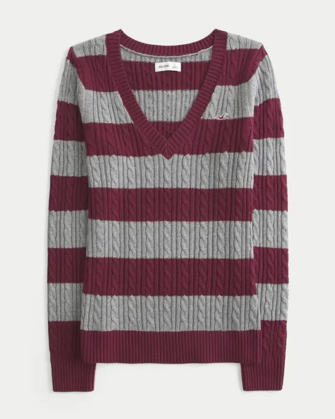 Ikonischer Pullover mit V-Ausschnitt und Zopfmuster