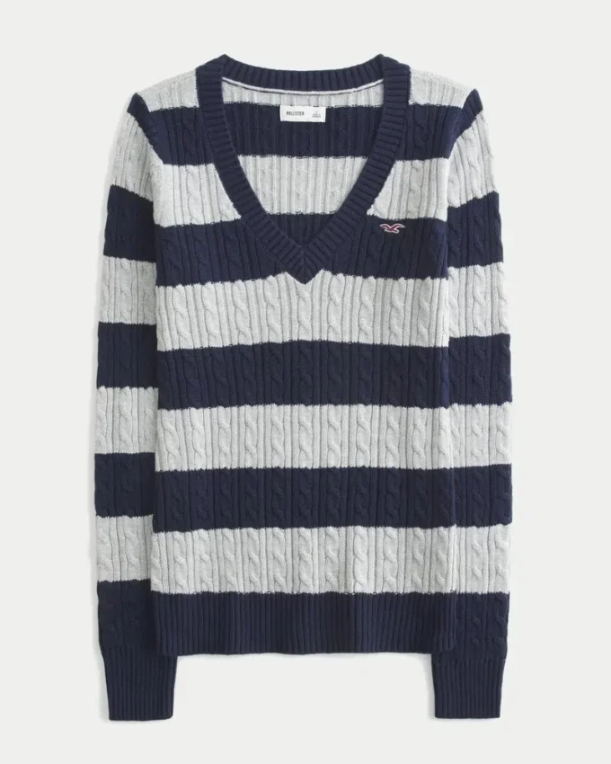 Ikonischer Pullover mit V-Ausschnitt und Zopfmuster