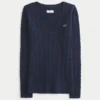 Ikonischer V-Ausschnitt-Pullover mit Zopfmuster