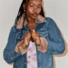 Jeansjacke mit Kunstfellbesatz