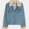 Jeansjacke mit Kunstfellbesatz