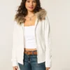 Kapuzenjacke mit Kunstfellbesatz und Logo-Grafik