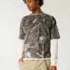 Kastenförmiges, schweres Crop-T-Shirt mit Camouflage-Print