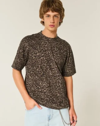 Kastig geschnittenes, schweres Baumwoll-T-Shirt mit Leopardenmuster