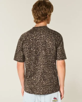 Kastig geschnittenes, schweres Baumwoll-T-Shirt mit Leopardenmuster