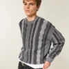 Kastiger gestreifter Pullover mit Rundhalsausschnitt