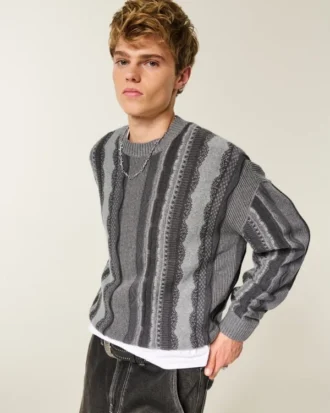 Kastiger gestreifter Pullover mit Rundhalsausschnitt