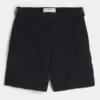 Kühle Golfshorts, die über dem Knie enden