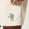Kühle Golfshorts, die über dem Knie enden