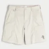 Kühle Golfshorts, die über dem Knie enden