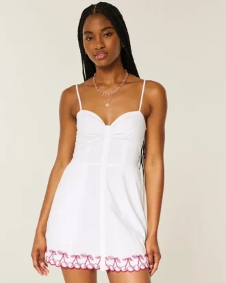 Knopf-Minikleid