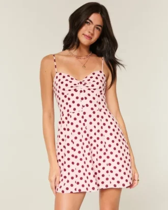 Knopf-Minikleid