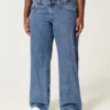 Kurvige Baggy-Jeans mit niedriger Leibhöhe und mittlerer Waschung
