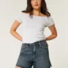 Kurvige, hoch geschnittene, dunkel gewaschene, lockere Jeansshorts 5″