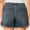 Kurvige, hoch geschnittene, dunkel gewaschene, lockere Jeansshorts 5″