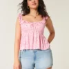 Kurvige, niedrig geschnittene, hell gewaschene Denim-Shorts mit Blumenstickerei