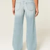 Kurvige, tief sitzende Baggy-Jeans in heller Waschung