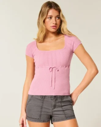 Kurzärmeliger Pullover mit quadratischem Ausschnitt